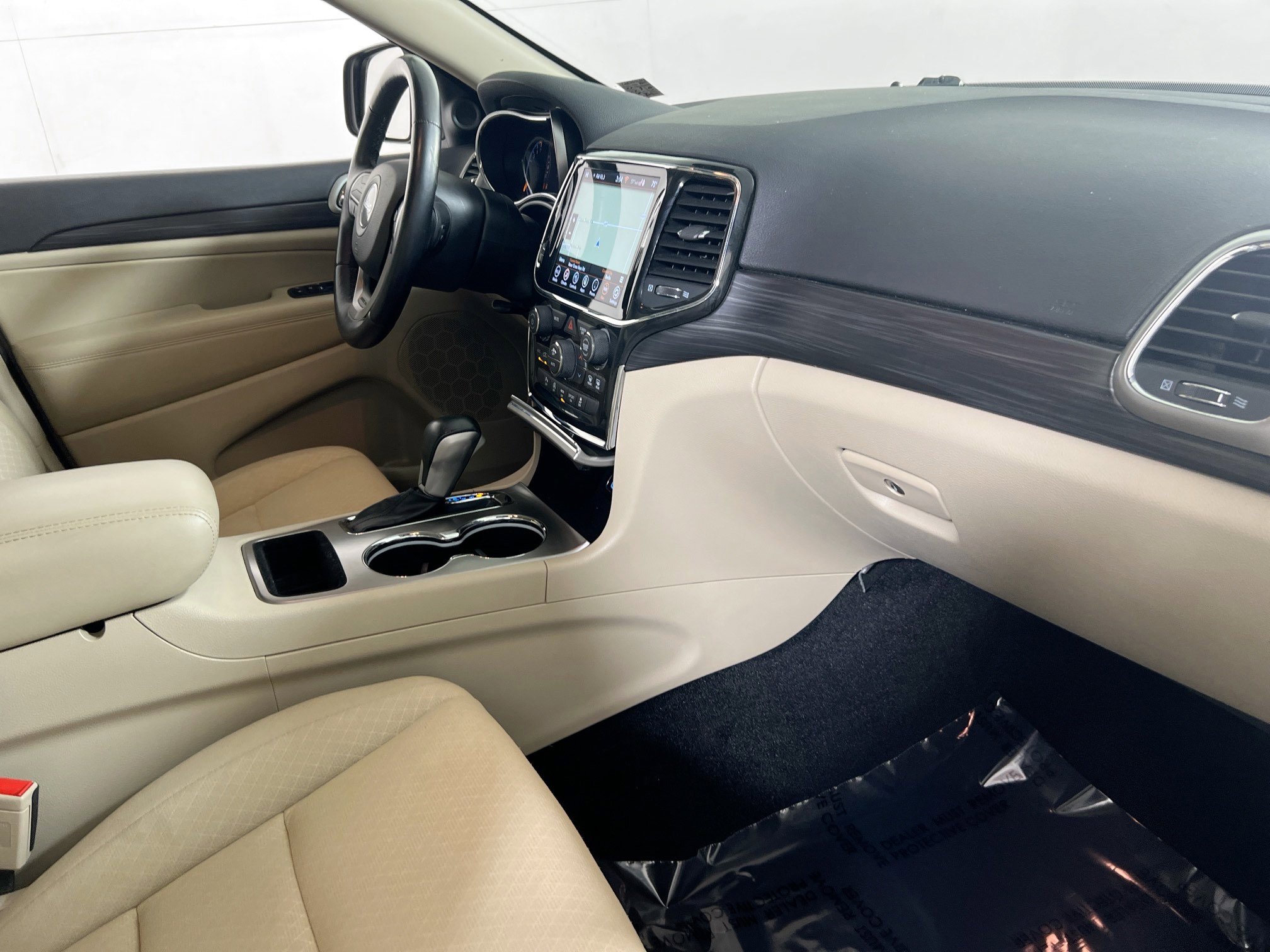 Used 2022 Jeep Grand Cherokee Laredo E w/ Security & Convenience Group image 28