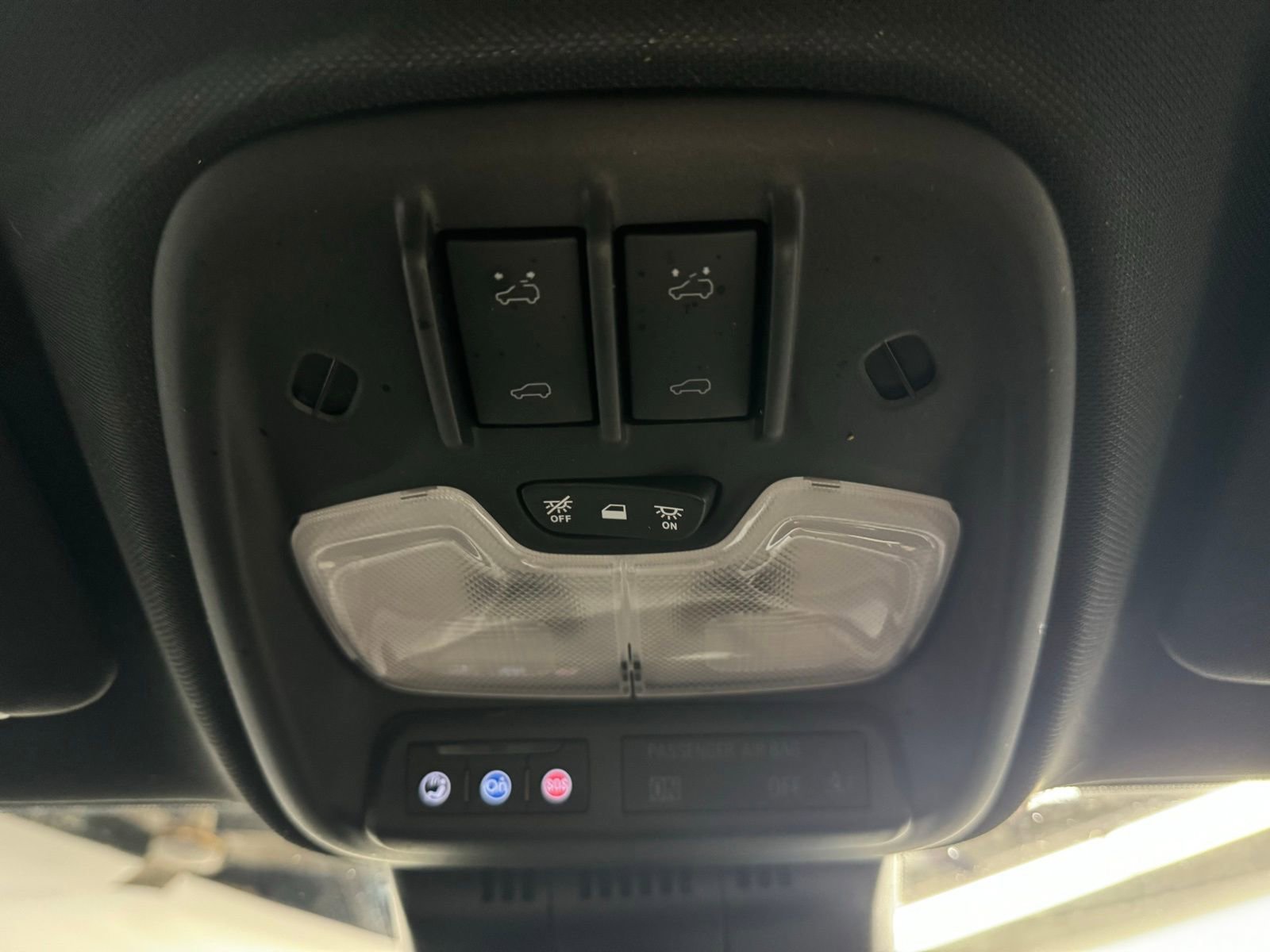 Used 2024 Chevrolet Colorado ZR2 w/ Technology Package AWD/4WD image 24