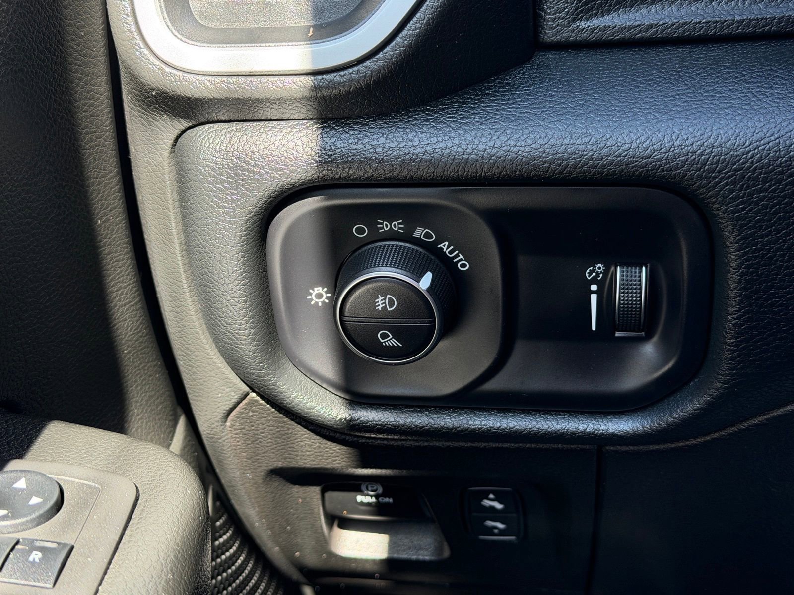 Used 2022 RAM 1500 Big Horn AWD/4WD image 12