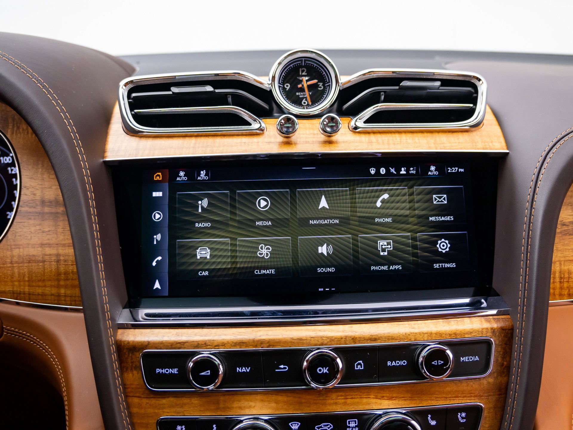 Used 2024 Bentley Bentayga AWD/4WD image 25