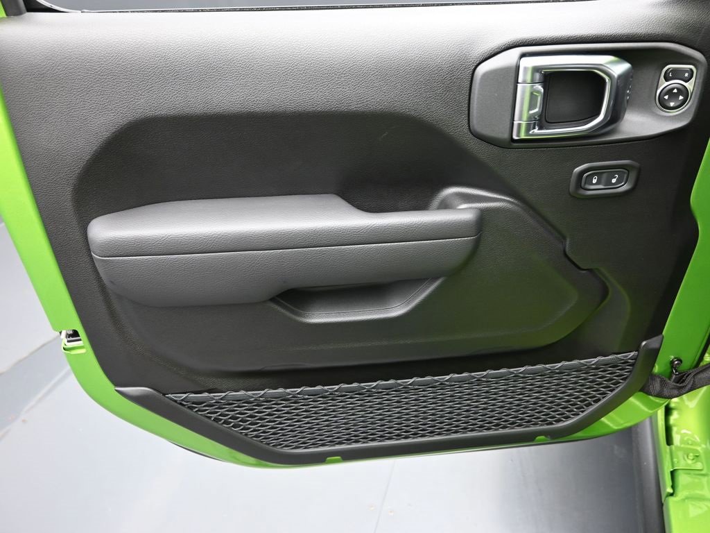 New 2025 Jeep Wrangler Rubicon w/ Technology Group image 9