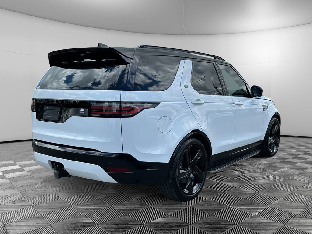 Used 2024 Land Rover Discovery Dynamic SE AWD/4WD image 5