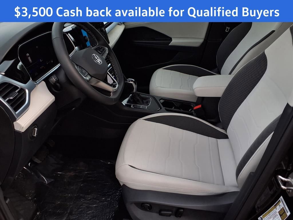 New 2025 Volkswagen Taos SE image 16