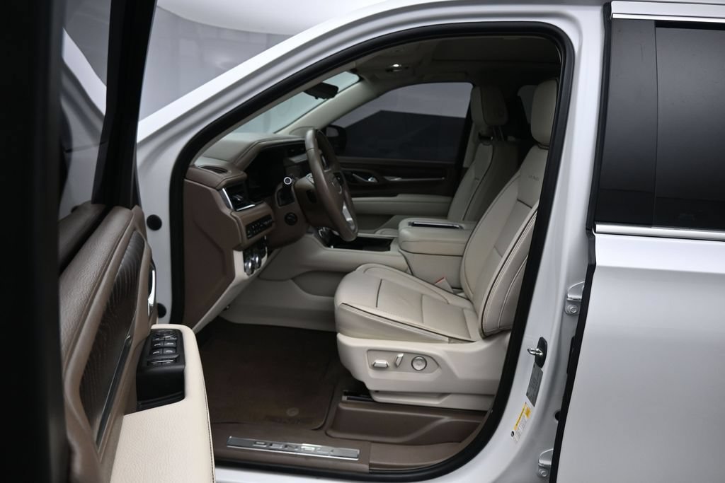 Used 2023 GMC Yukon XL Denali w/ Denali Reserve Package AWD/4WD image 12