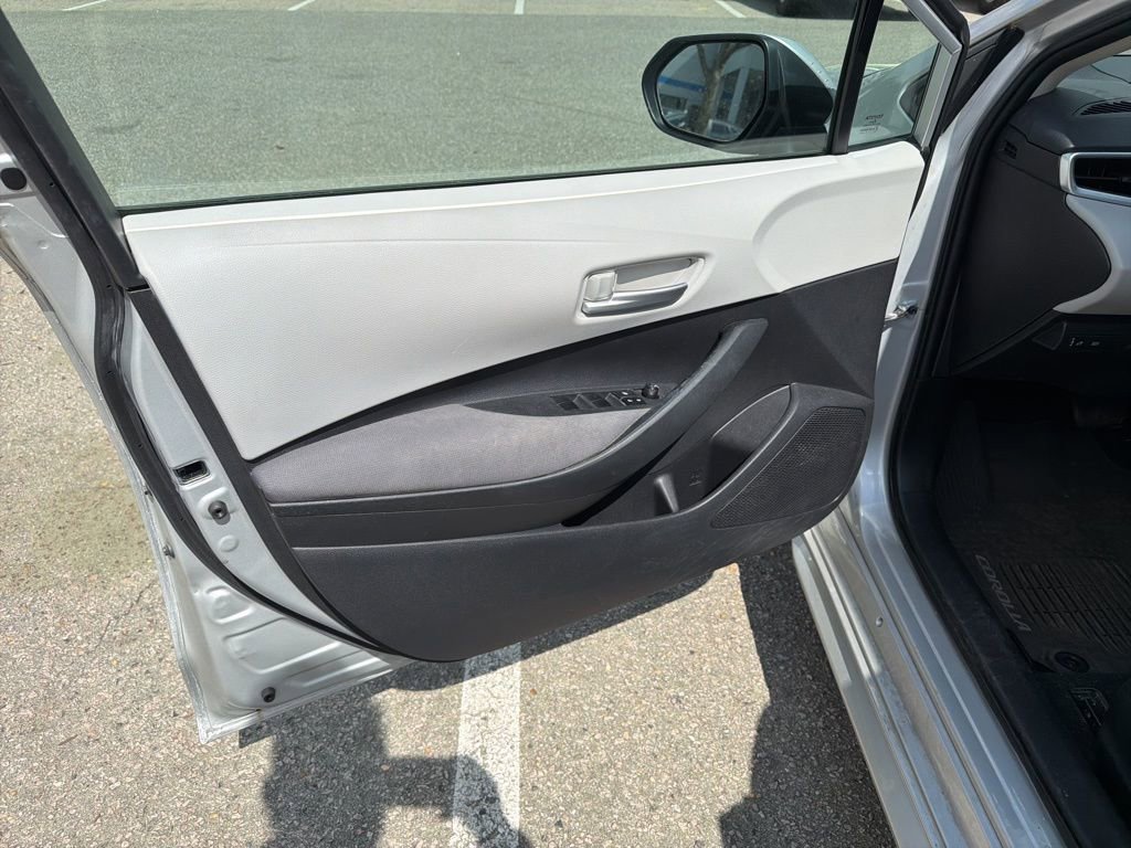 Used 2021 Toyota Corolla LE image 28