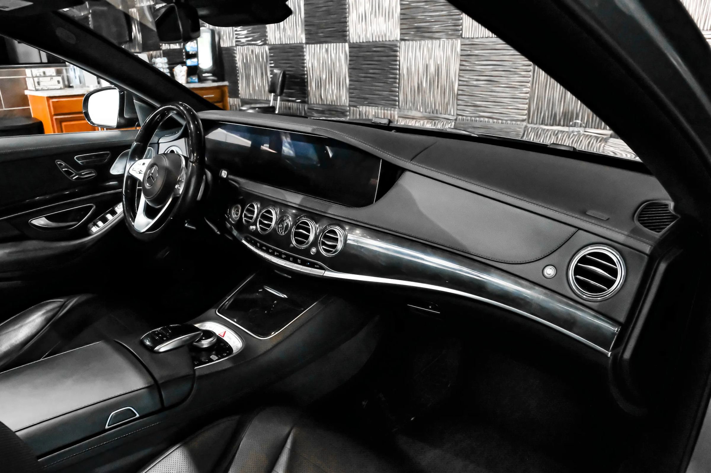 Used 2019 Mercedes-Benz S 560 Sedan image 11