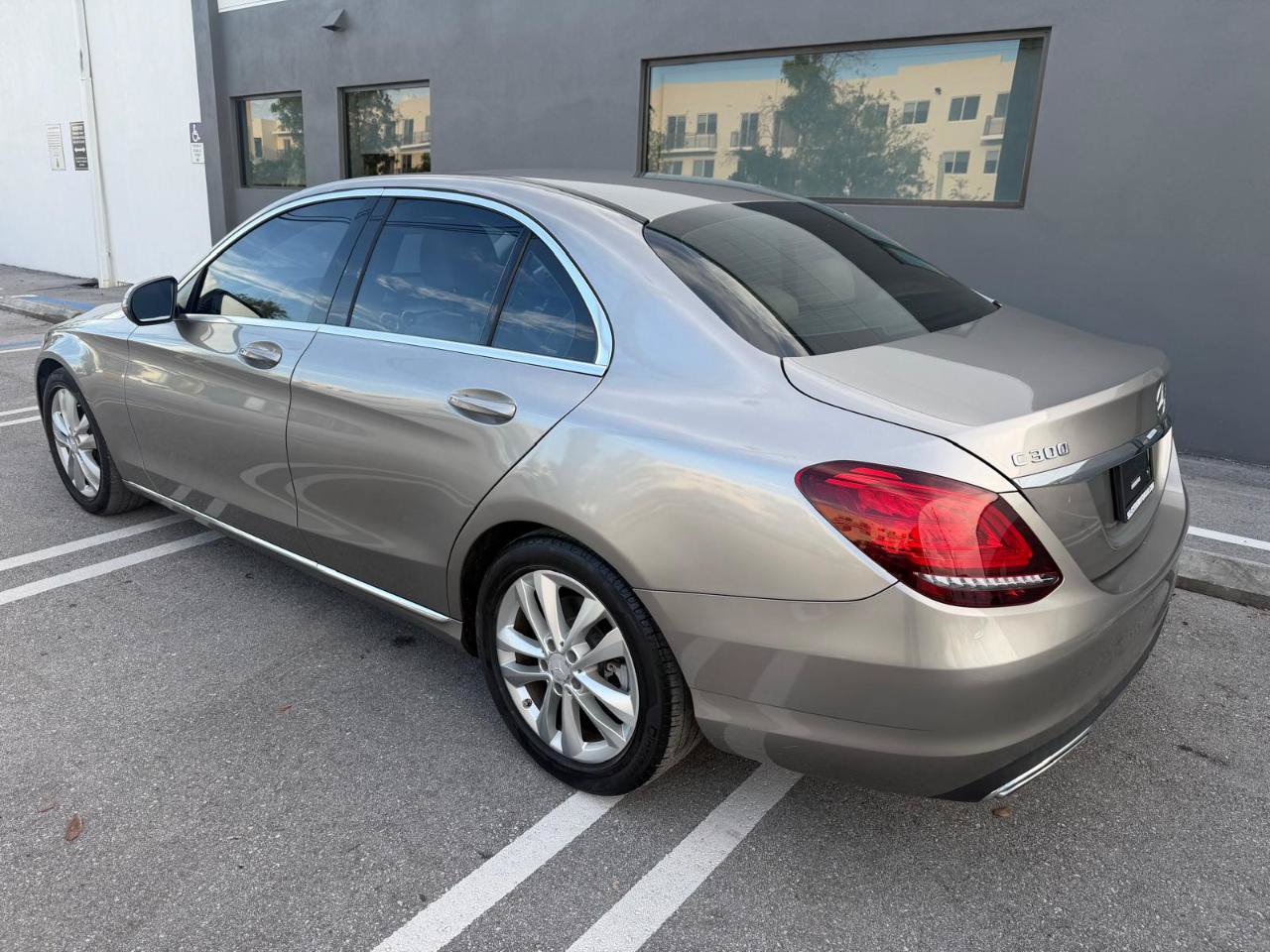 Used 2019 Mercedes-Benz C 300 Sedan image 8