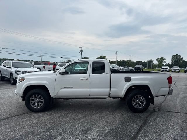 Used 2017 Toyota Tacoma SR5 AWD/4WD image 4