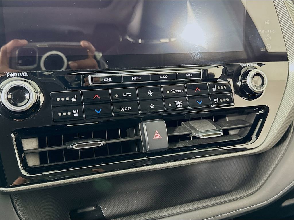 Used 2021 Toyota Highlander Platinum image 23