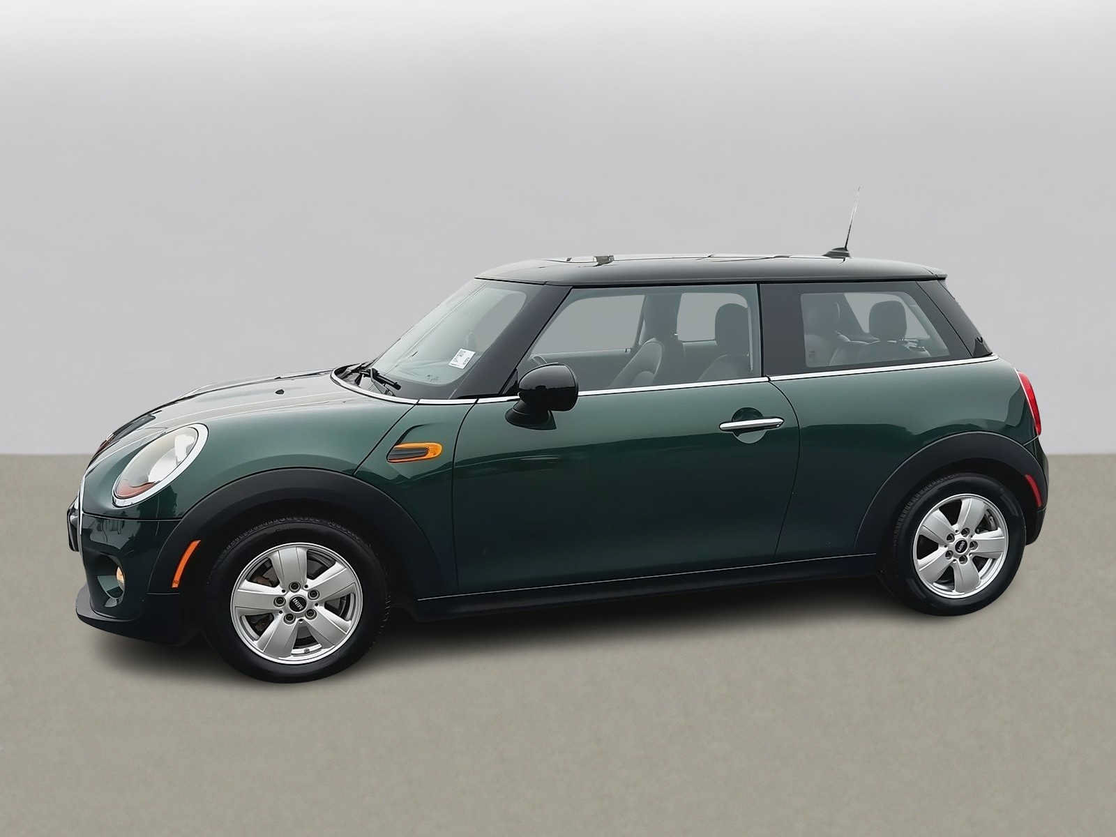 Used 2015 MINI Cooper 2-Door Hardtop FWD image 5