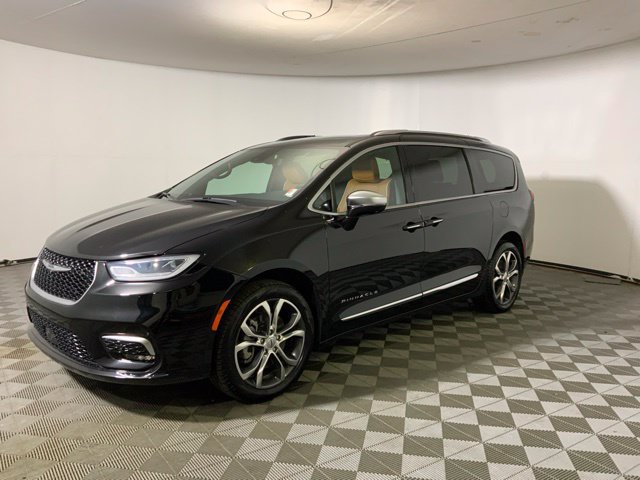 Used 2024 Chrysler Pacifica Pinnacle AWD/4WD image 9