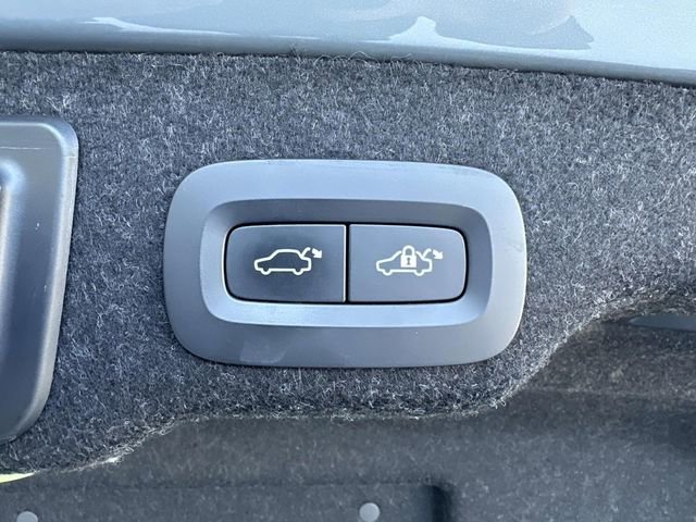 Used 2022 Volvo S90 B6 Inscription w/ Advanced Package image 28