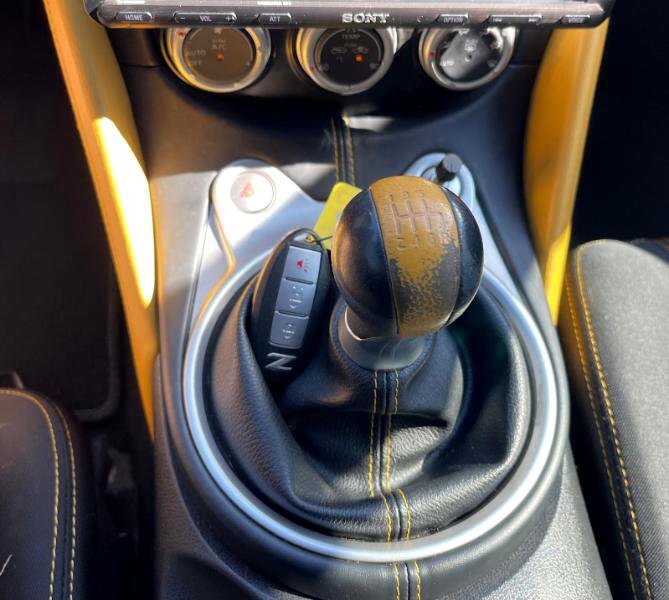 Used 2019 Nissan 370Z Coupe w/ Z34 Heritage Edition - White image 21