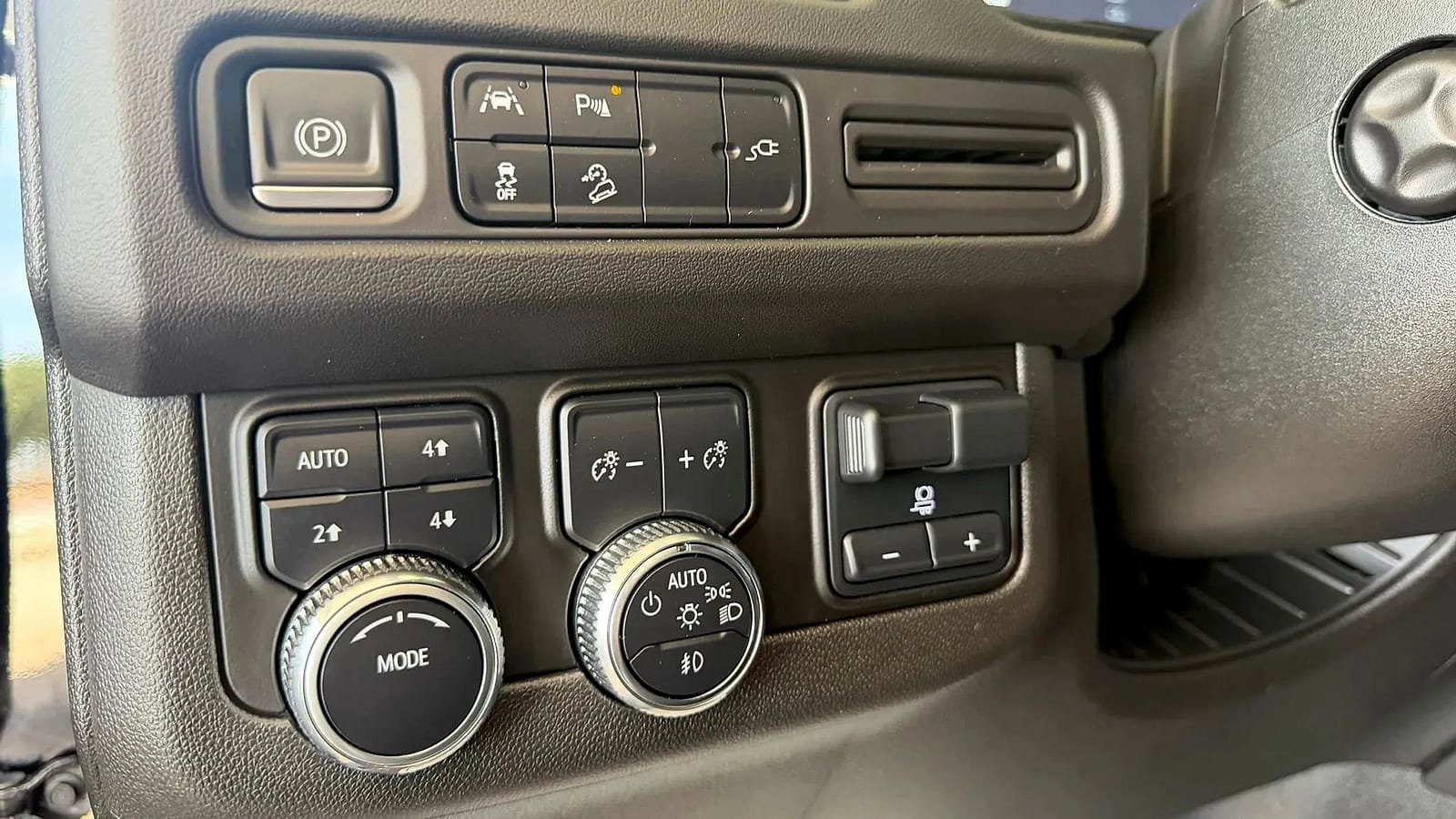 Used 2022 GMC Yukon XL AT4 w/ Max Trailering Package AWD/4WD image 14
