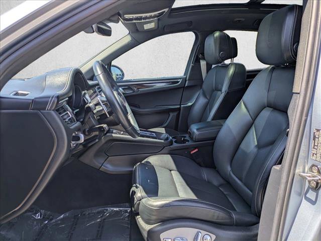 Used 2023 Porsche Macan Turbo AWD/4WD image 17