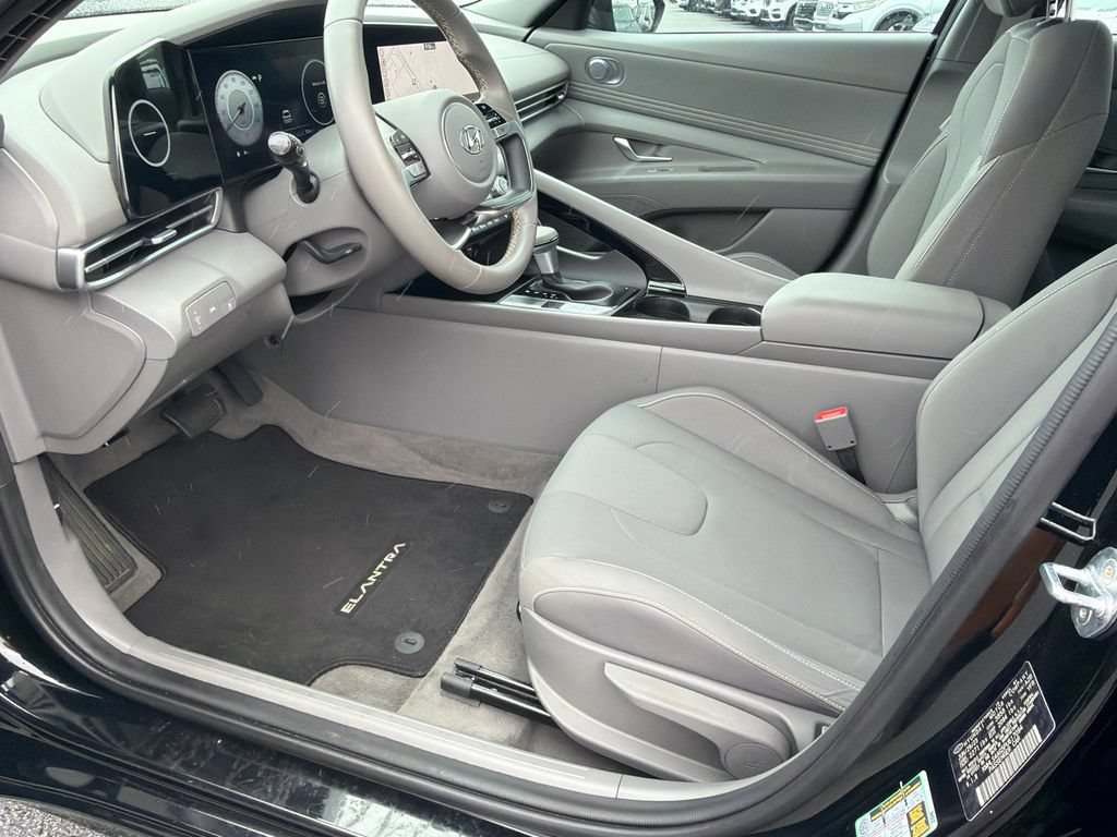 Used 2023 Hyundai Elantra SEL w/ Convenience Package FWD image 9
