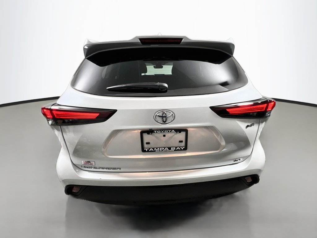 Used 2026 Toyota Highlander XLE AWD/4WD image 4