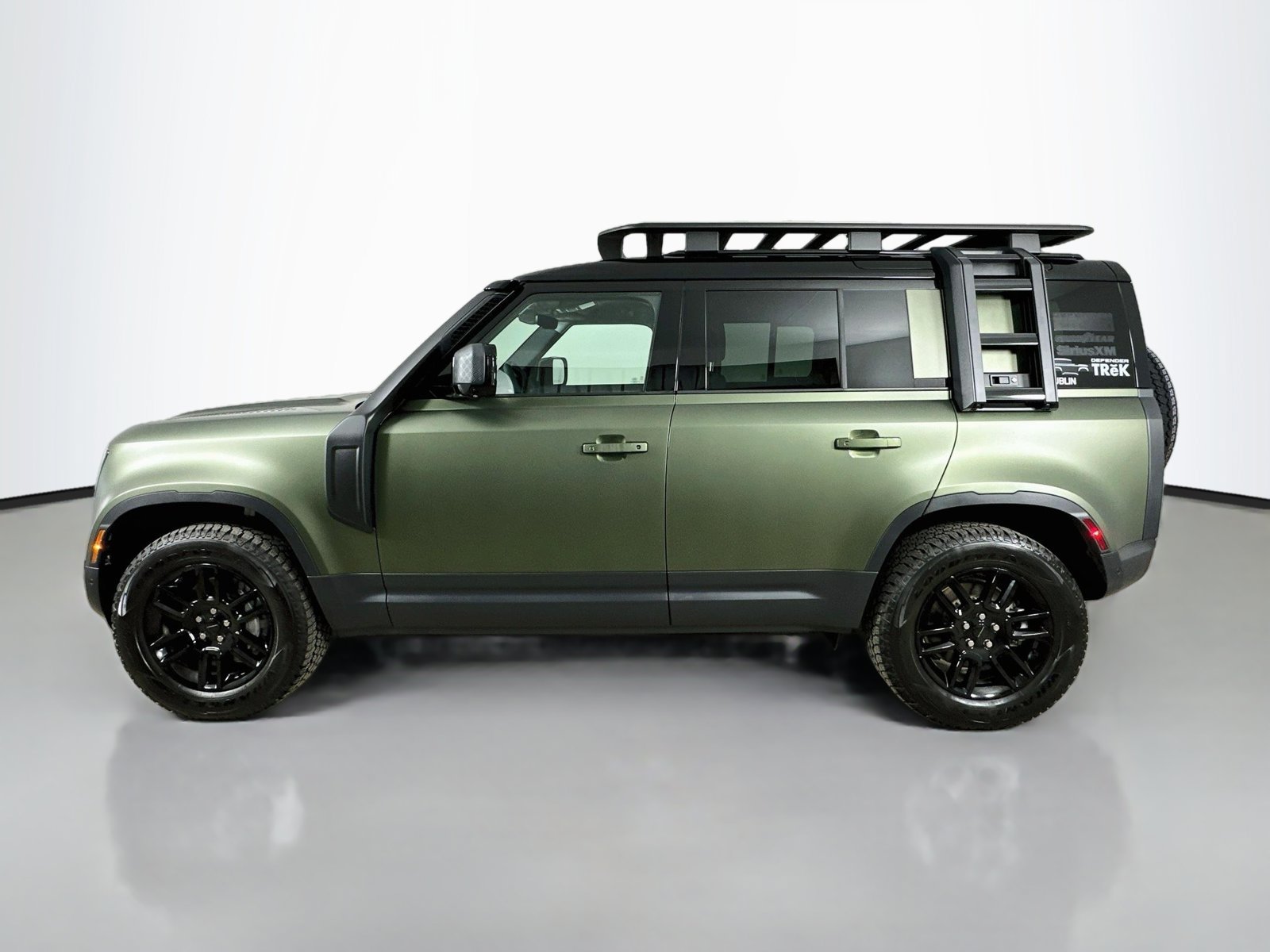 New 2026 Land Rover Defender 110 S AWD/4WD image 8
