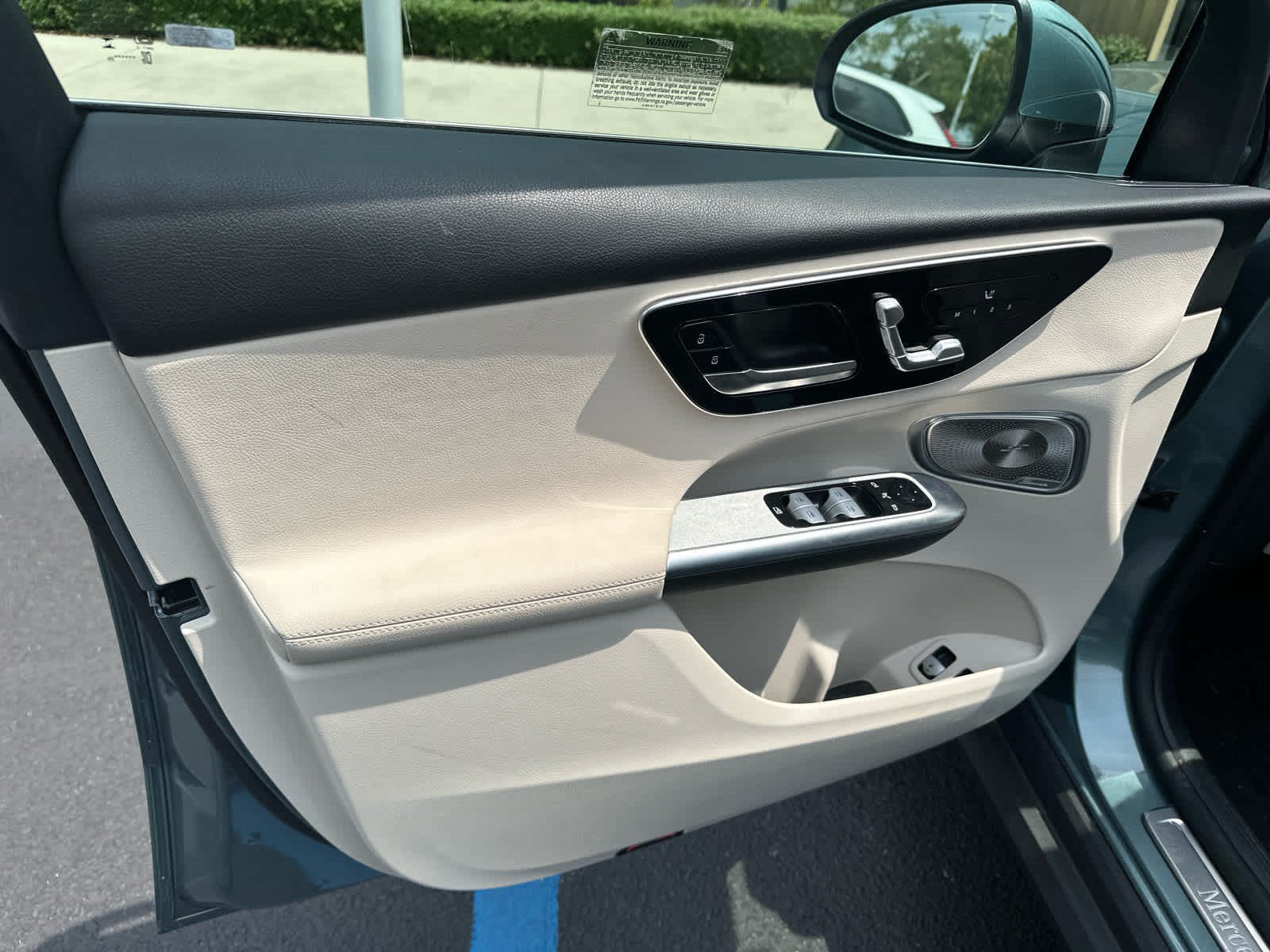 Used 2025 Mercedes-Benz GLC 350e 4MATIC image 25