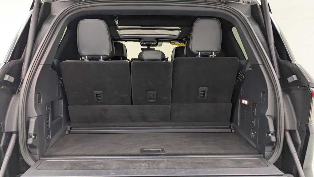 Used 2025 Lincoln Navigator Reserve w/ Jet Appearance Package image 8