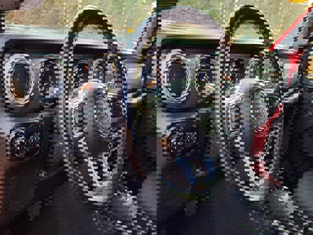 Used 2018 Jeep Wrangler Unlimited Sahara image 14