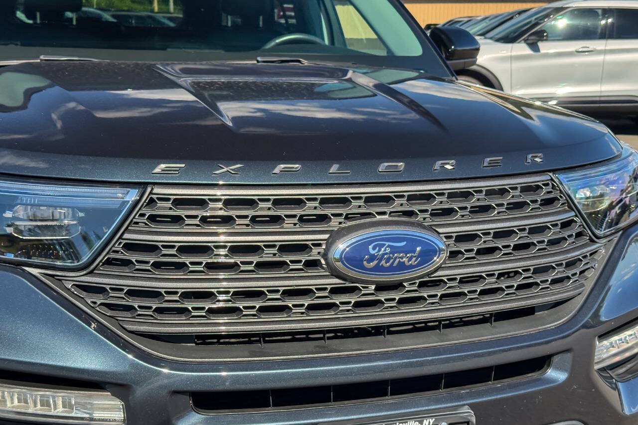 Used 2023 Ford Explorer XLT w/ Equipment Group 202A AWD/4WD image 9