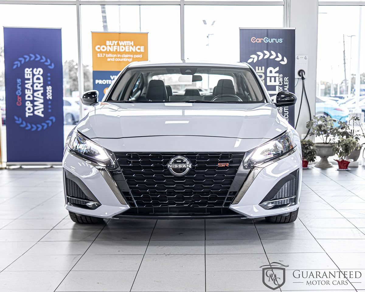 Used 2024 Nissan Altima 2.5 SR w/ SR Premium Package FWD image 2