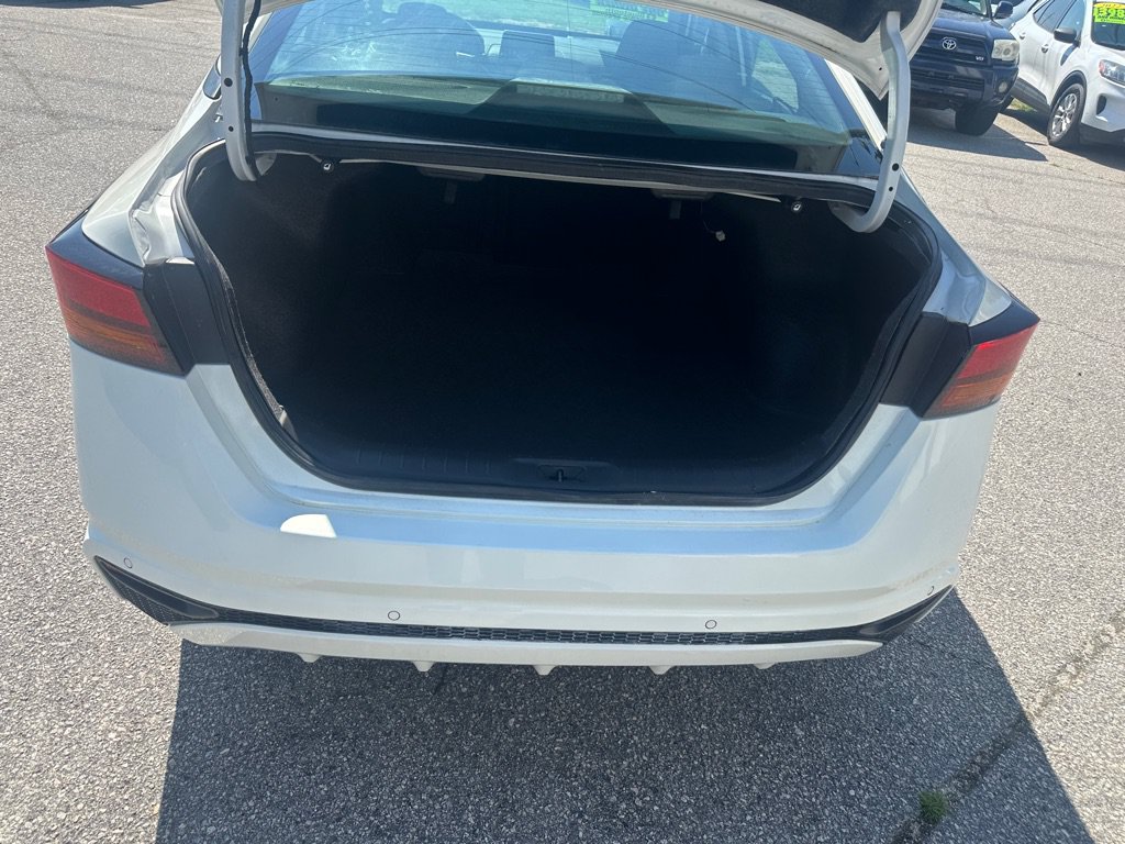 Used 2025 Nissan Altima 2.5 SV FWD image 10