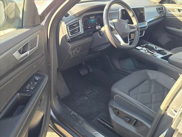 Used 2025 Volkswagen Atlas Cross Sport SE AWD/4WD image 18