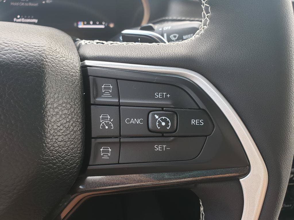 Certified 2023 Jeep Grand Cherokee Laredo w/ Luxury Tech Group I AWD/4WD image 21
