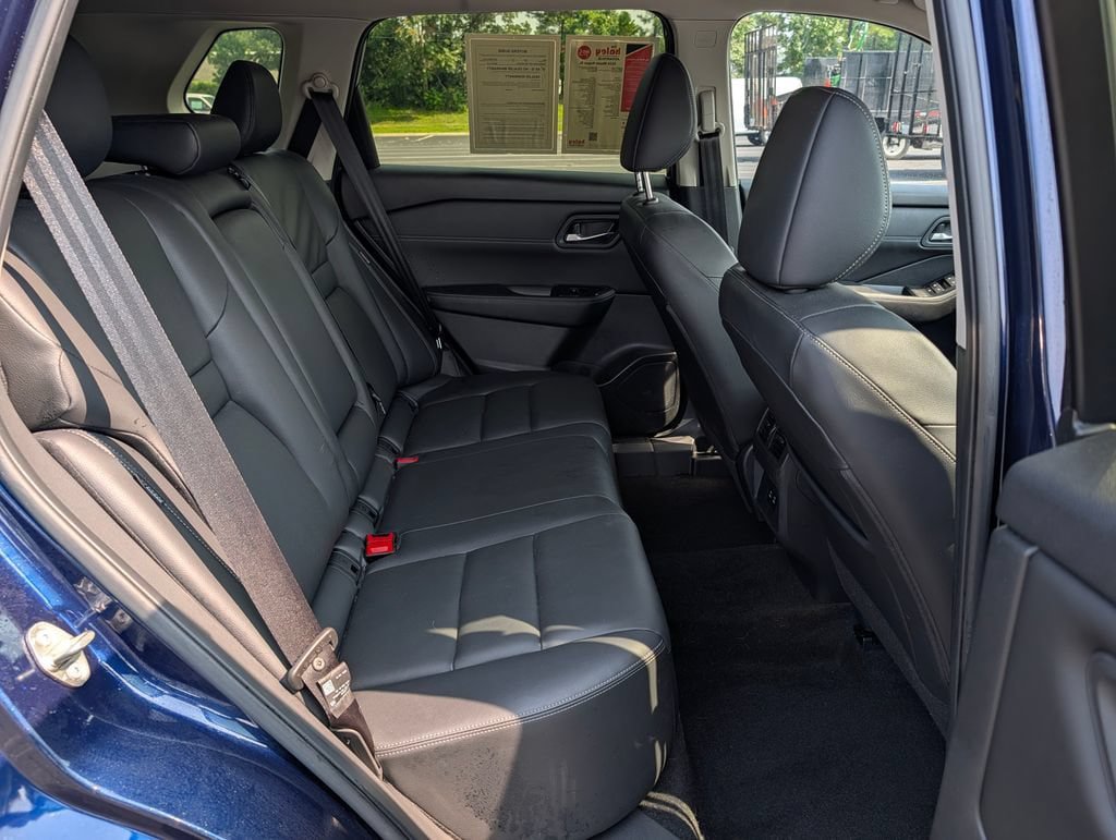 Used 2024 Nissan Rogue SL AWD/4WD image 14