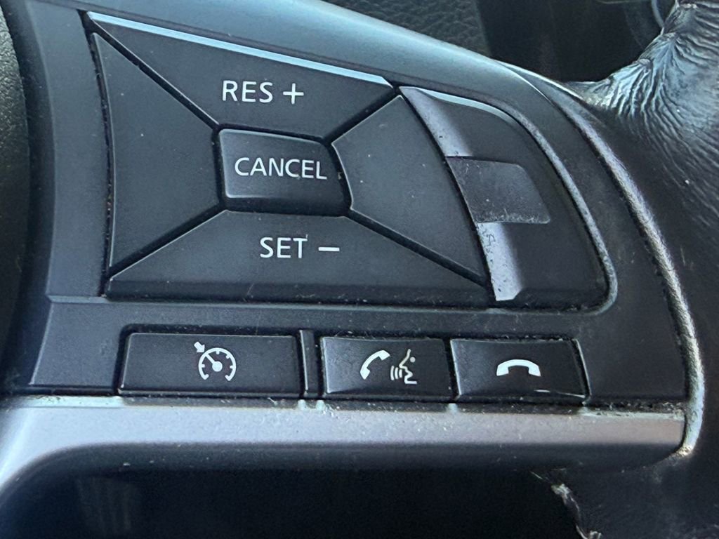 Used 2017 Nissan Rogue SV AWD/4WD image 24