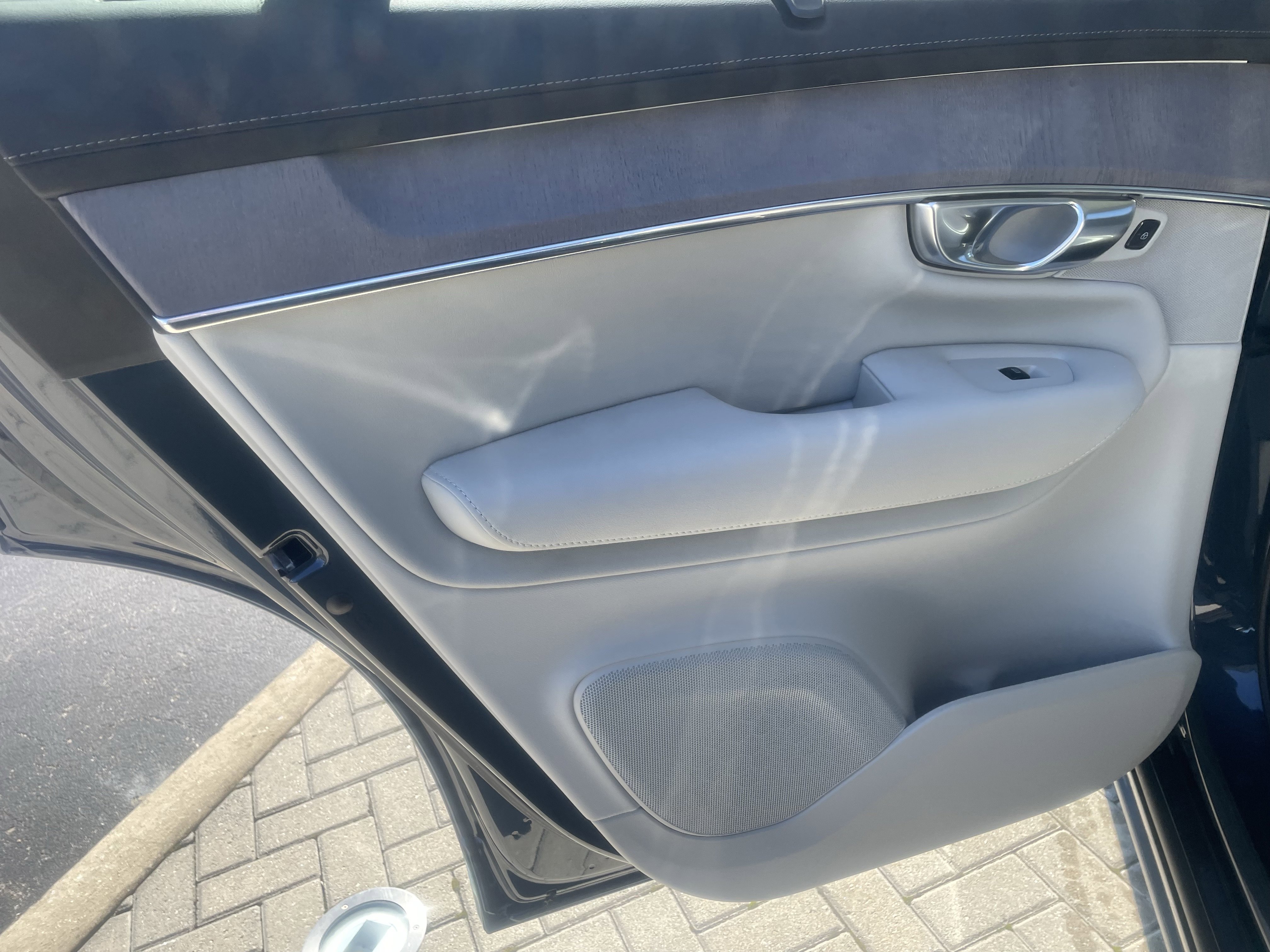 New 2026 Volvo XC90 B6 Ultra w/ Protection Package image 11