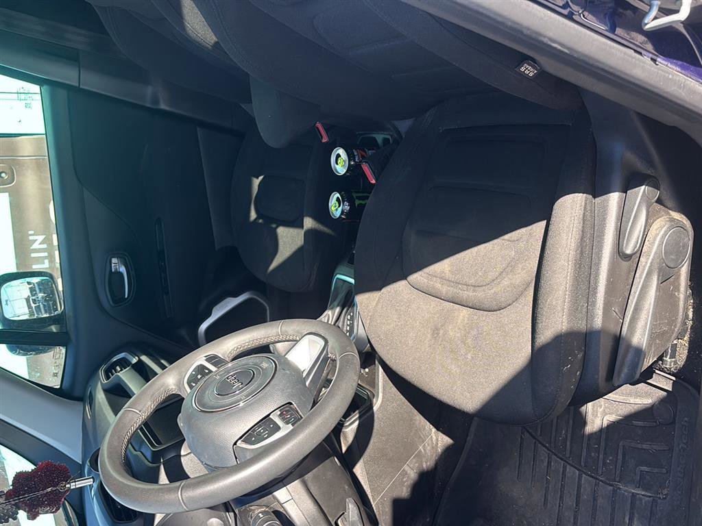 Used 2021 Jeep Renegade Latitude image 2