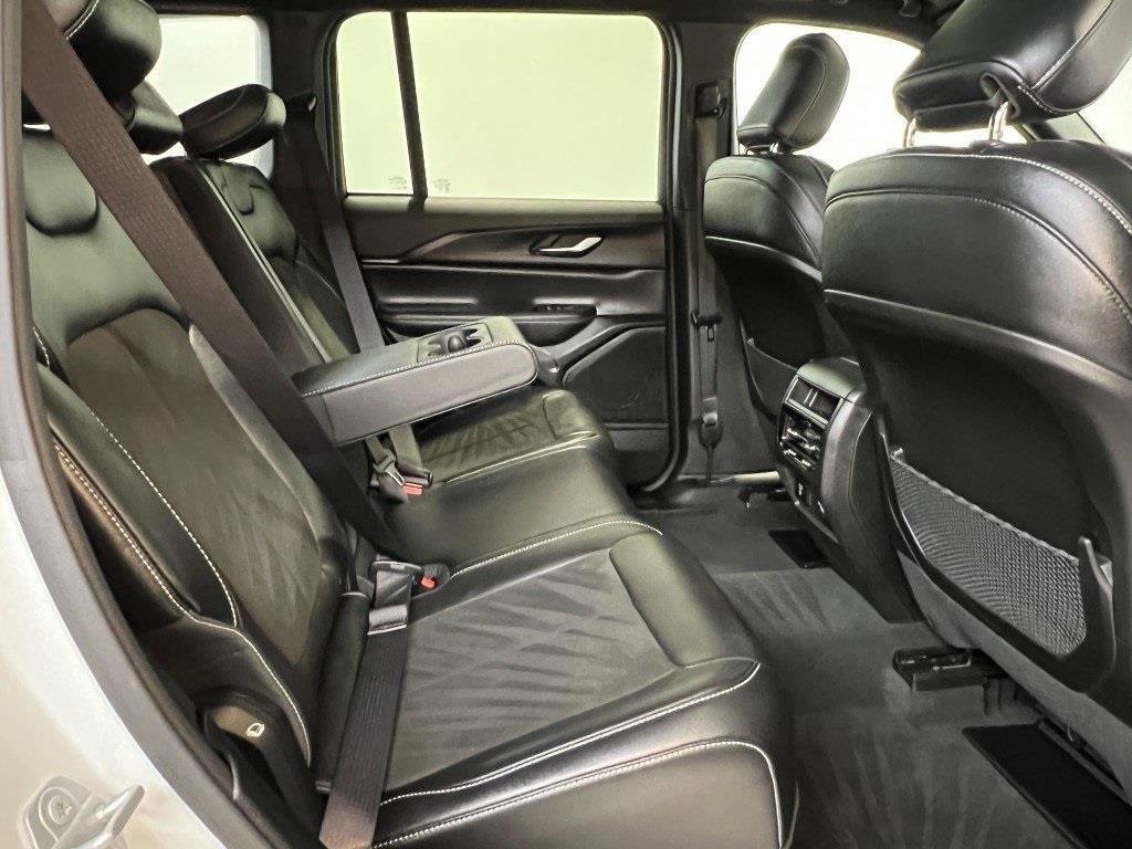 Used 2023 Jeep Grand Cherokee Altitude image 17