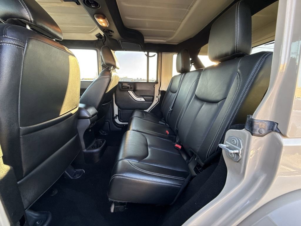 Used 2016 Jeep Wrangler Unlimited Rubicon image 22
