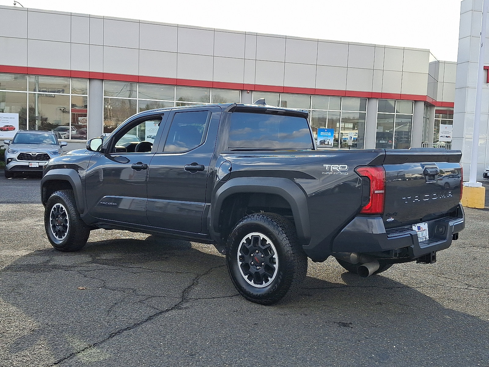 Certified 2024 Toyota Tacoma TRD Off-Road image 5