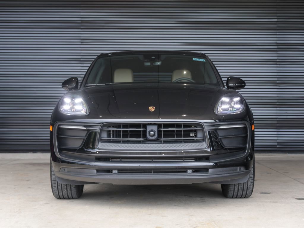 Certified 2025 Porsche Macan image 10