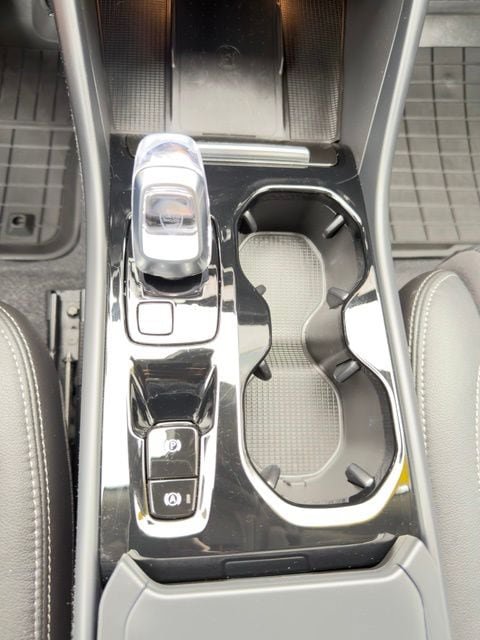 Used 2024 Volvo XC40 B5 Plus w/ Climate Package AWD/4WD image 14