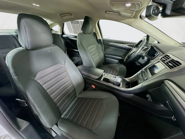 Used 2020 Ford Fusion SE FWD image 31