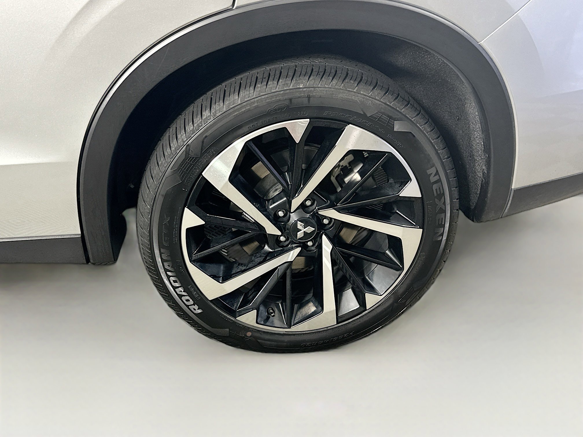 Used 2024 Mitsubishi Outlander 4WD Plug-In Hybrid image 11