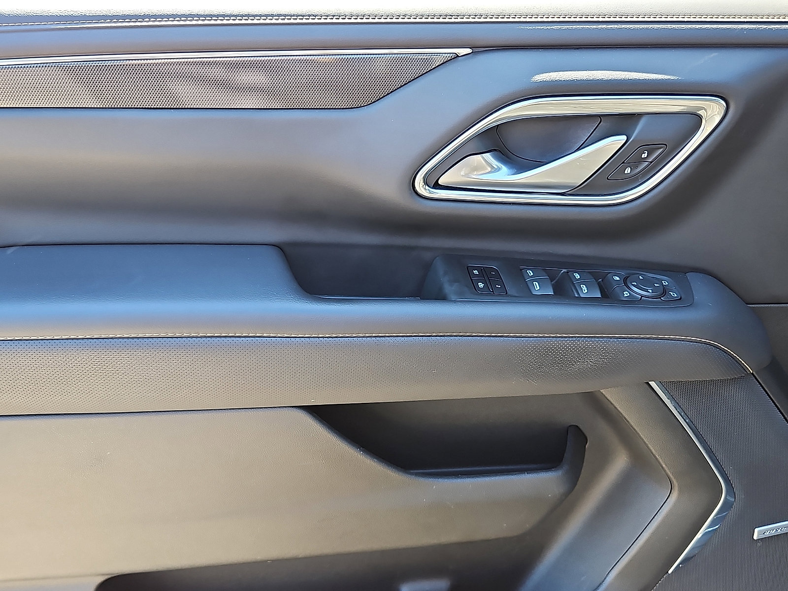 Used 2022 GMC Yukon AT4 image 12