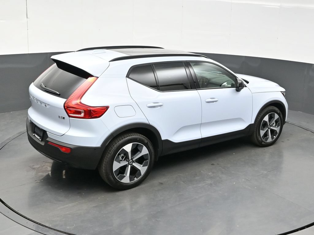 New 2026 Volvo XC40 B5 Plus w/ Climate Package AWD/4WD image 37