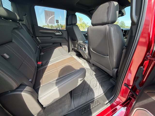 Used 2024 Chevrolet Silverado 1500 High Country w/ Technology Package AWD/4WD image 21