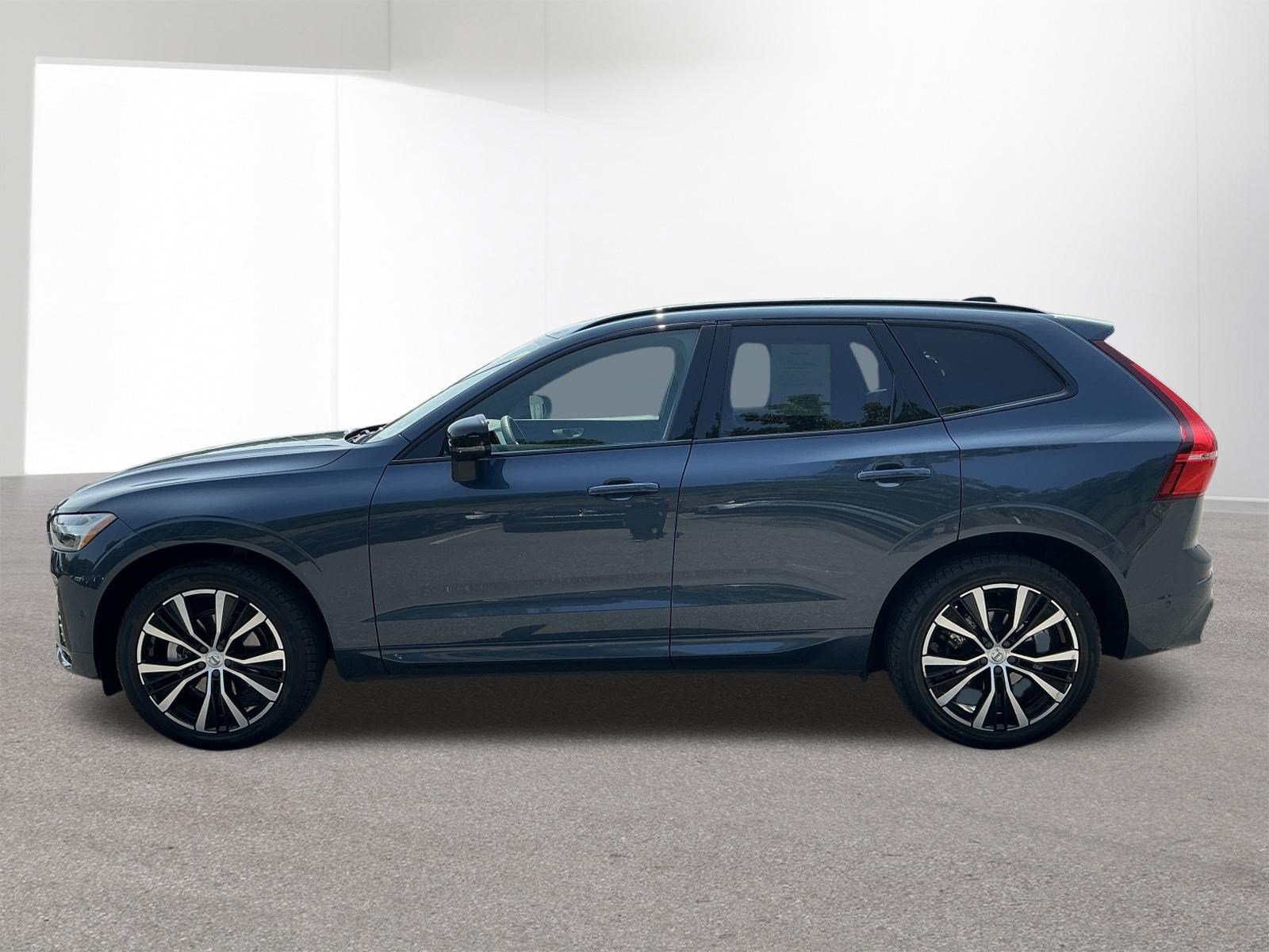 Used 2023 Volvo XC60 B5 Plus w/ Protection Package Premier AWD/4WD image 6