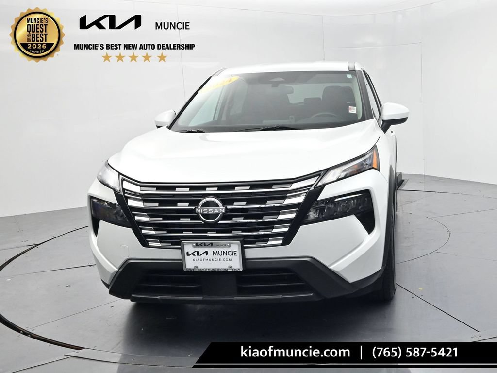 Used 2024 Nissan Rogue SV AWD/4WD image 3