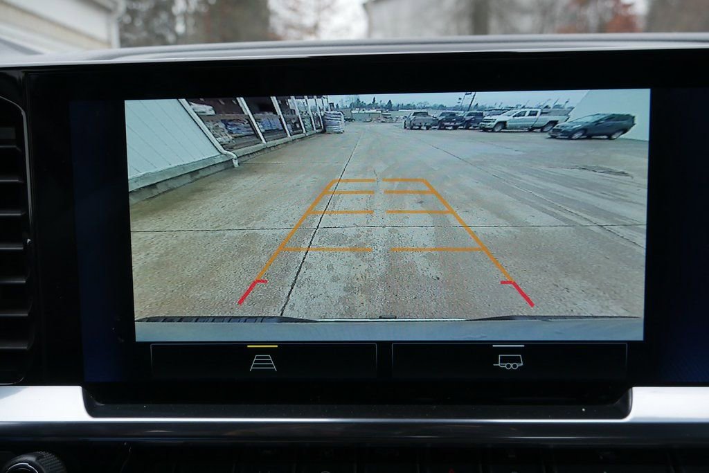 Used 2025 Chevrolet Silverado 1500 LT image 17