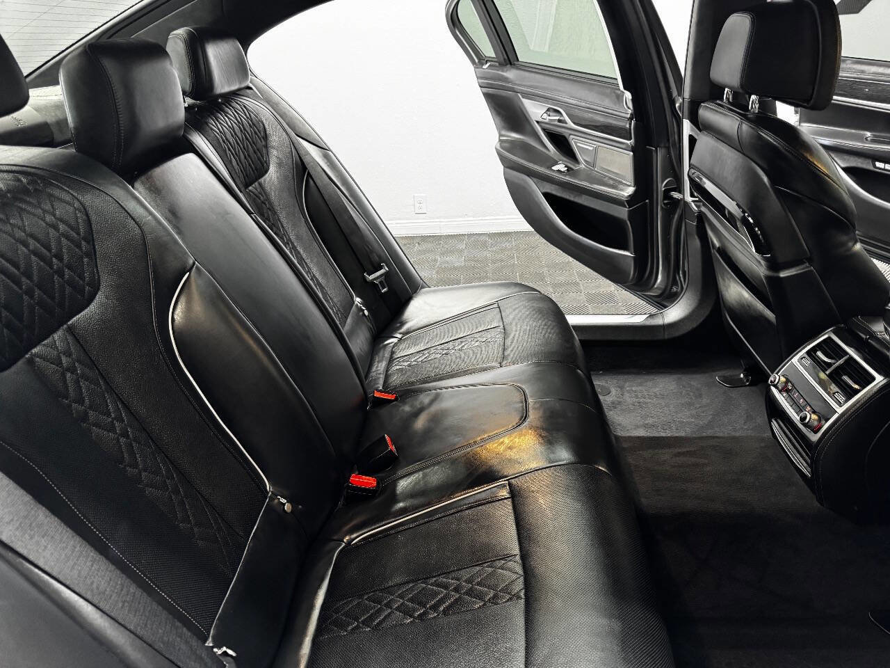 Used 2016 BMW 750i image 47