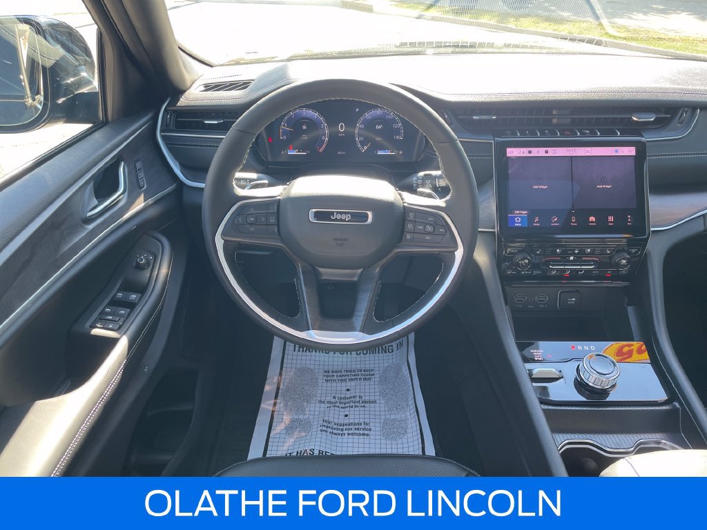 Used 2025 Jeep Grand Cherokee Limited w/ Luxury Tech Group II AWD/4WD image 25