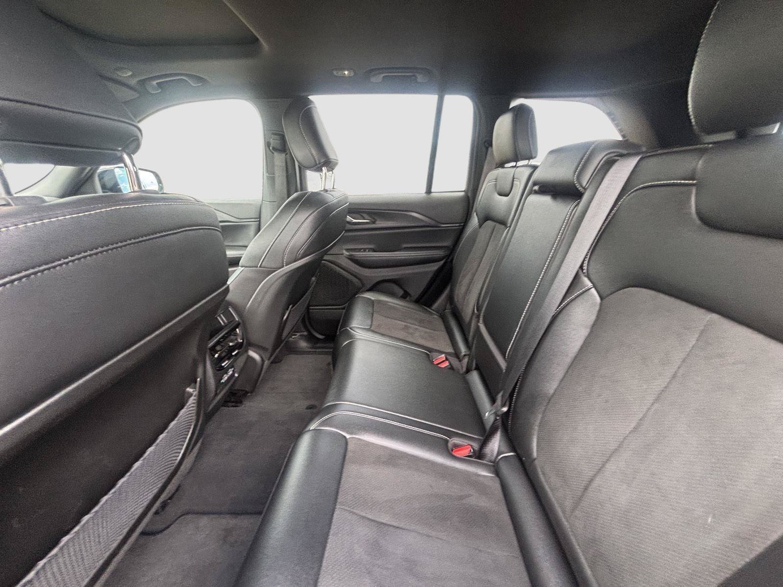 Used 2024 Jeep Grand Cherokee Altitude AWD/4WD image 26